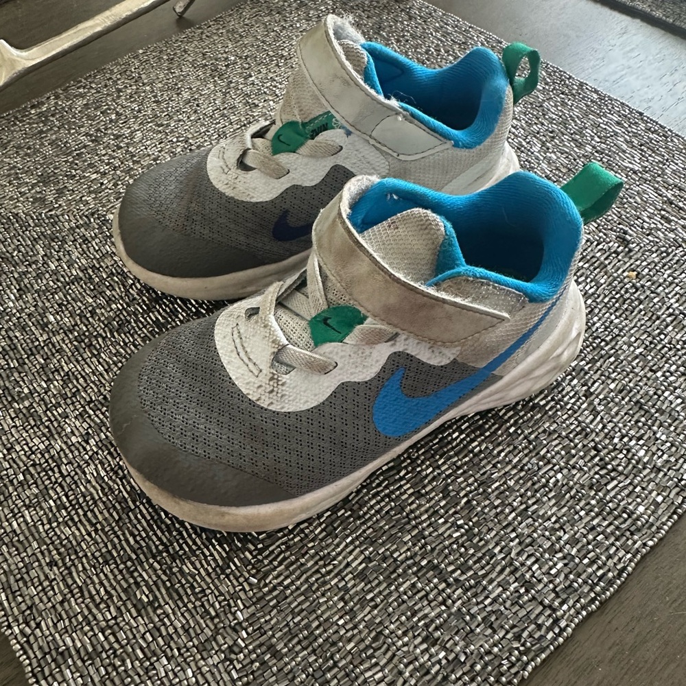 Nike sneakers - Picture 2 of 6